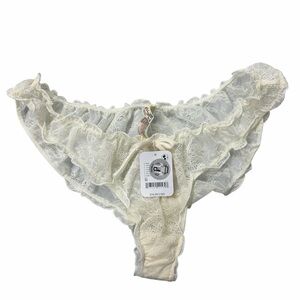 NWT Free People bridal lace Ruffle panties in Cream size medium